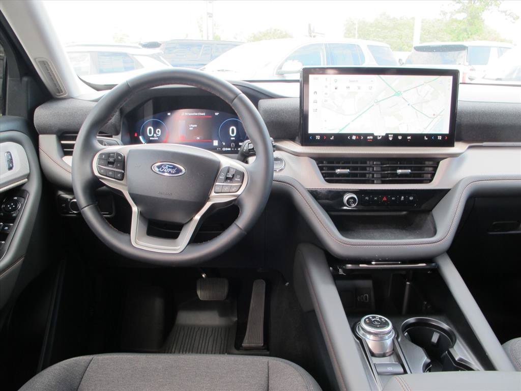 Used 2025 Ford Explorer Active RWD image 15