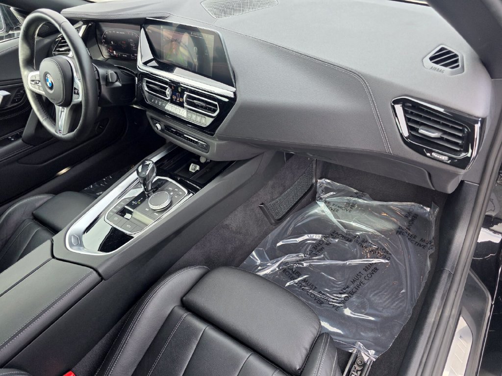 Used 2022 BMW Z4 M40i w/ Driving Assistance Package RWD image 21