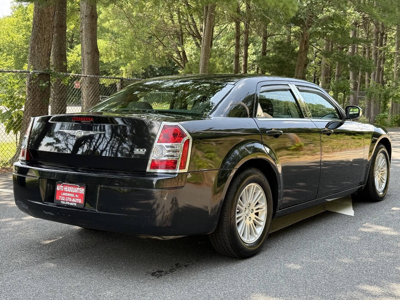 Used 2009 Chrysler 300 LX RWD image 5