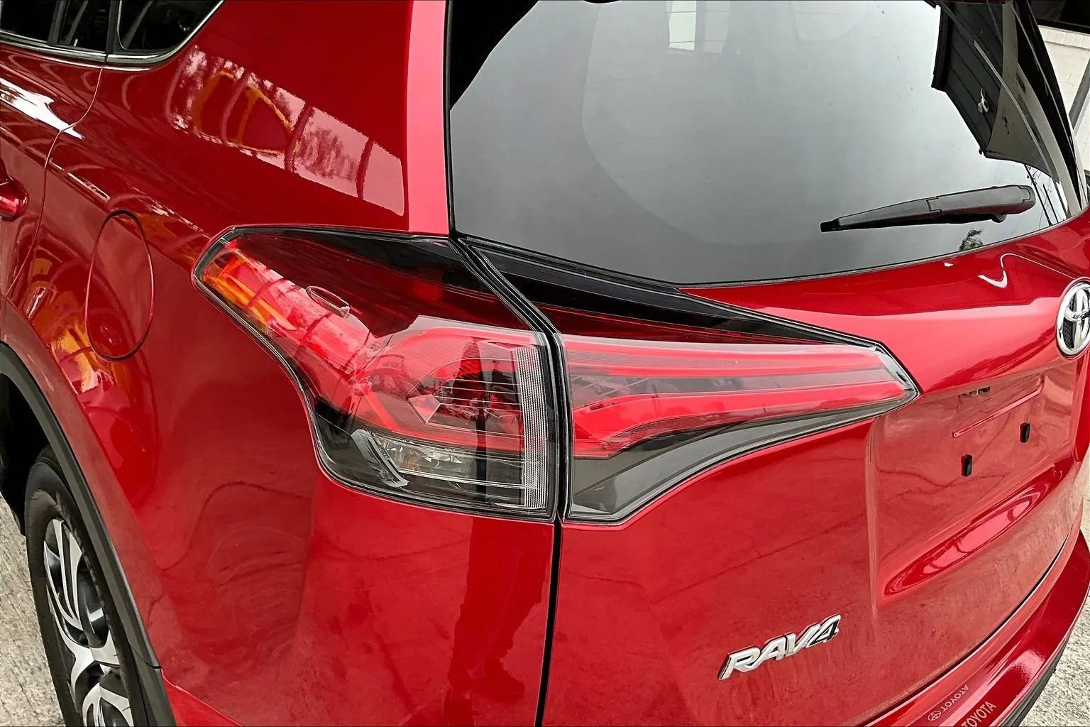 Used 2017 Toyota RAV4 LE FWD image 20