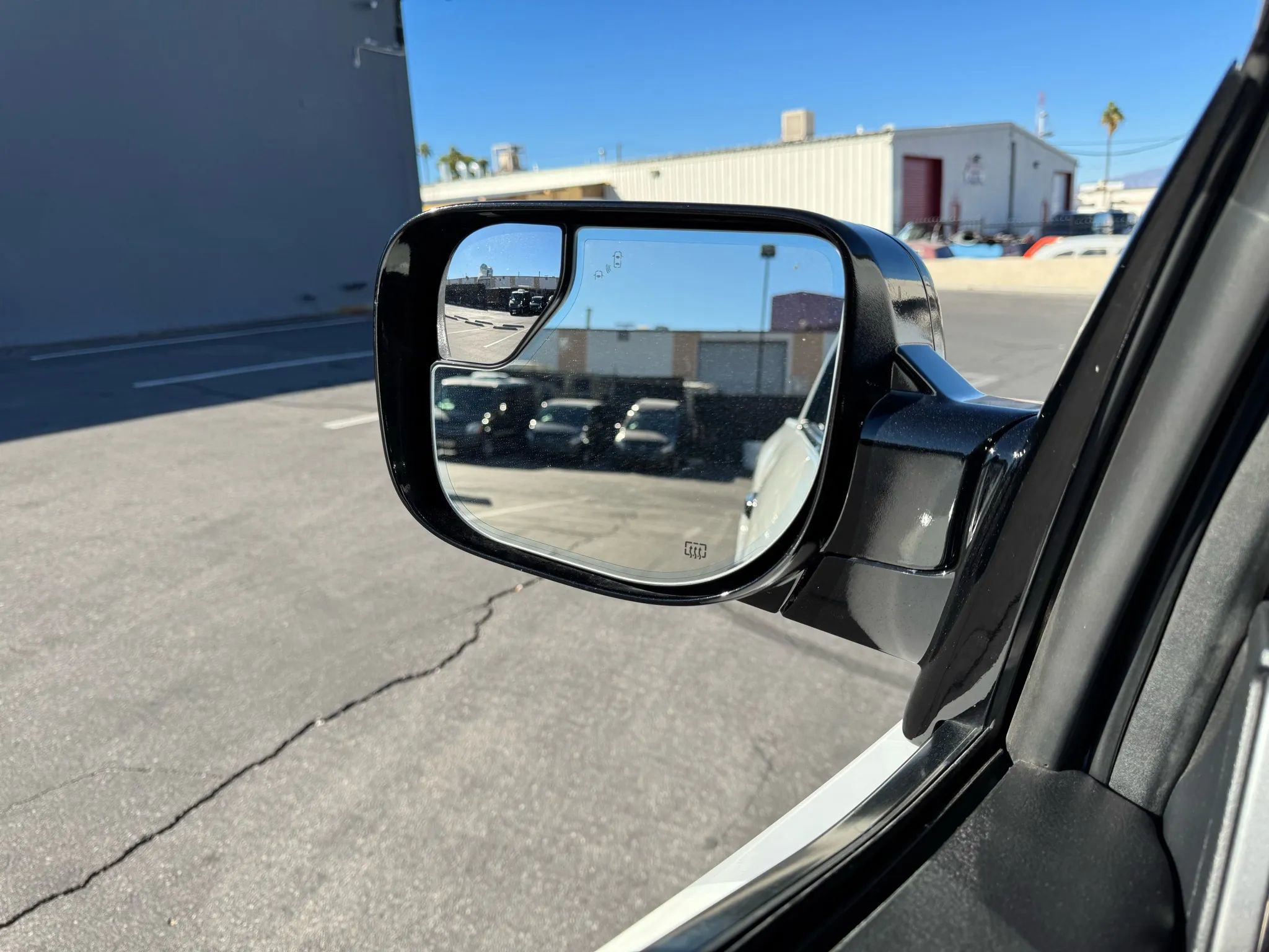 Used 2017 Nissan Titan Platinum Reserve image 25