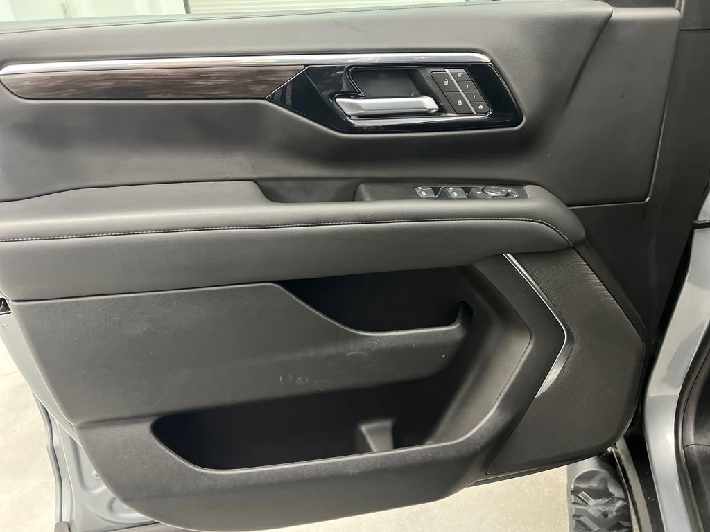 Used 2025 Chevrolet Tahoe Z71 image 11