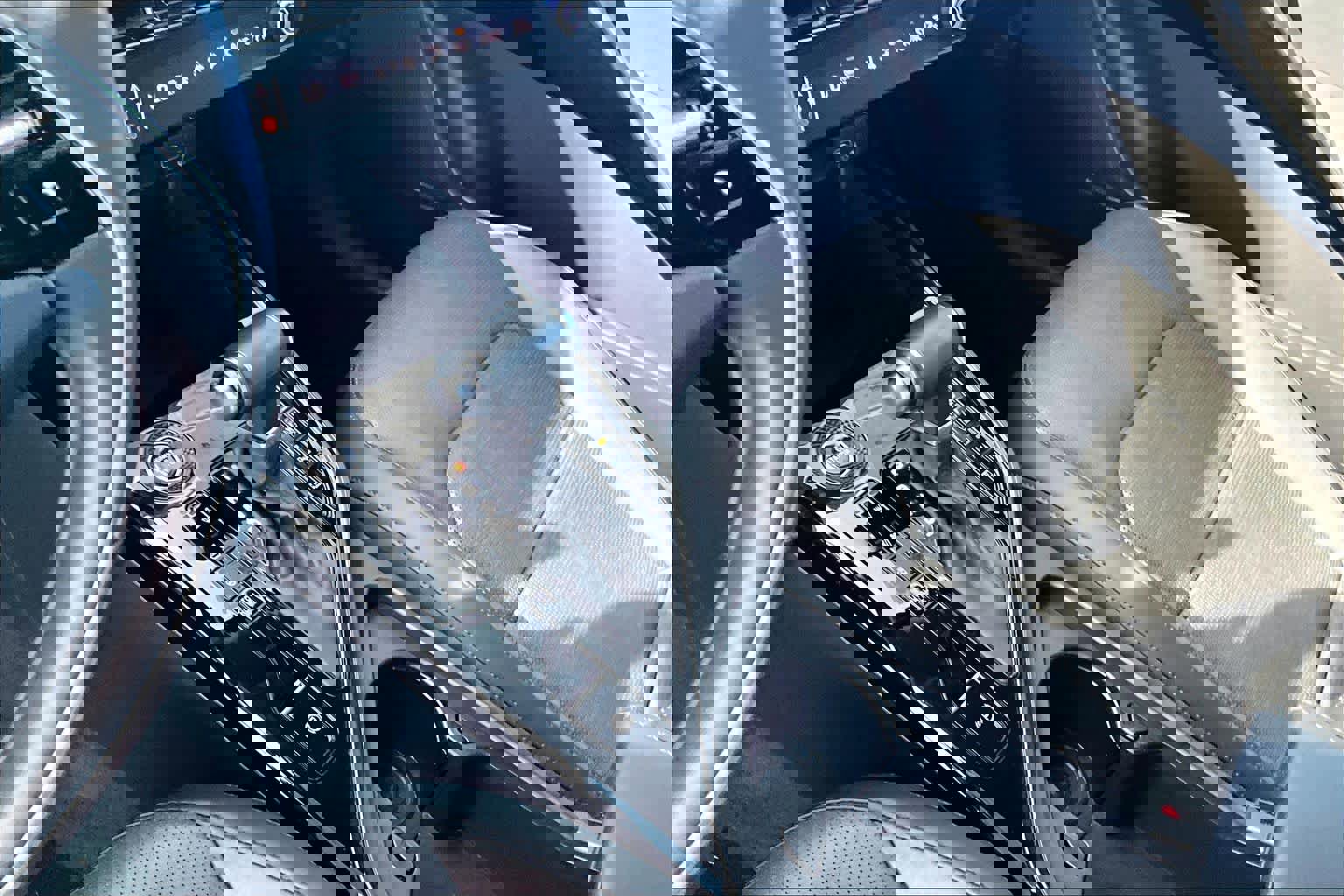 Used 2023 Kia Niro SX image 16