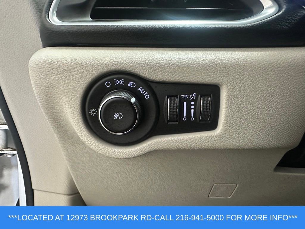 Used 2018 Chrysler Pacifica Touring-L Plus w/ Advanced Safetytec Group FWD image 11