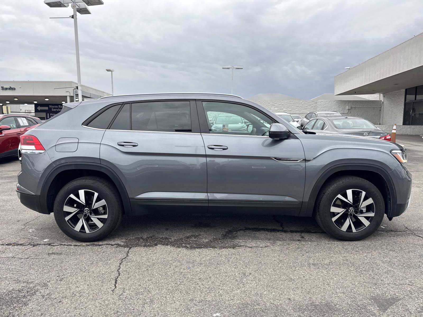 Certified 2022 Volkswagen Atlas Cross Sport SE image 6