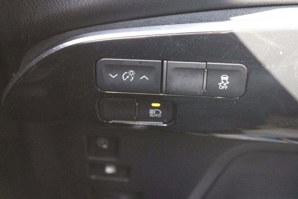 Used 2019 Toyota Prius Prime Premium w/ Carpet Mat Package image 12