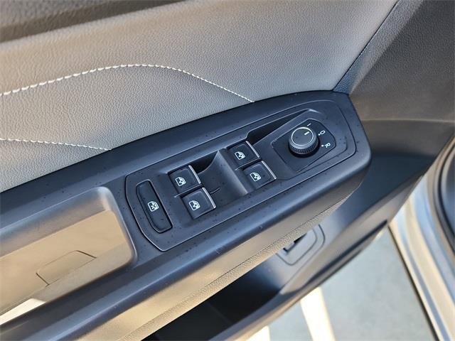 Used 2023 Volkswagen Atlas Cross Sport SE image 12