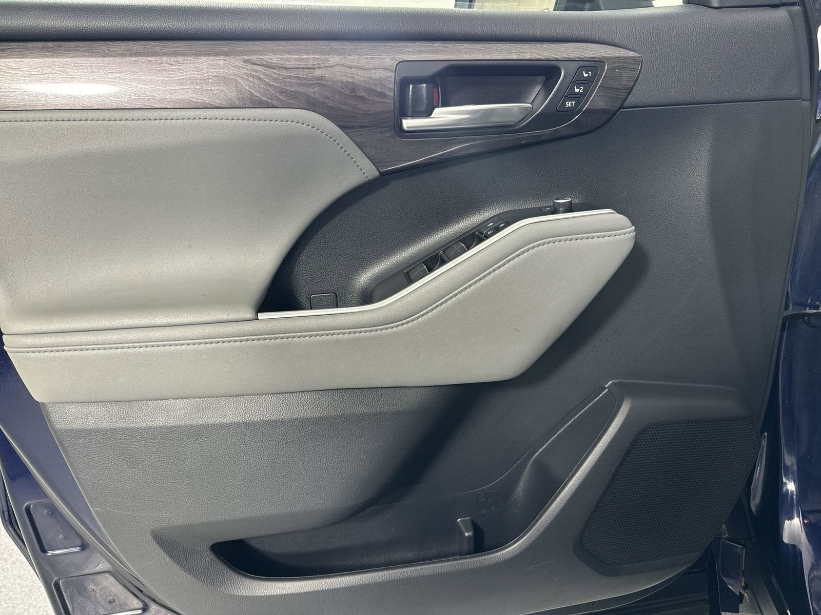 Used 2023 Toyota Highlander Platinum image 20