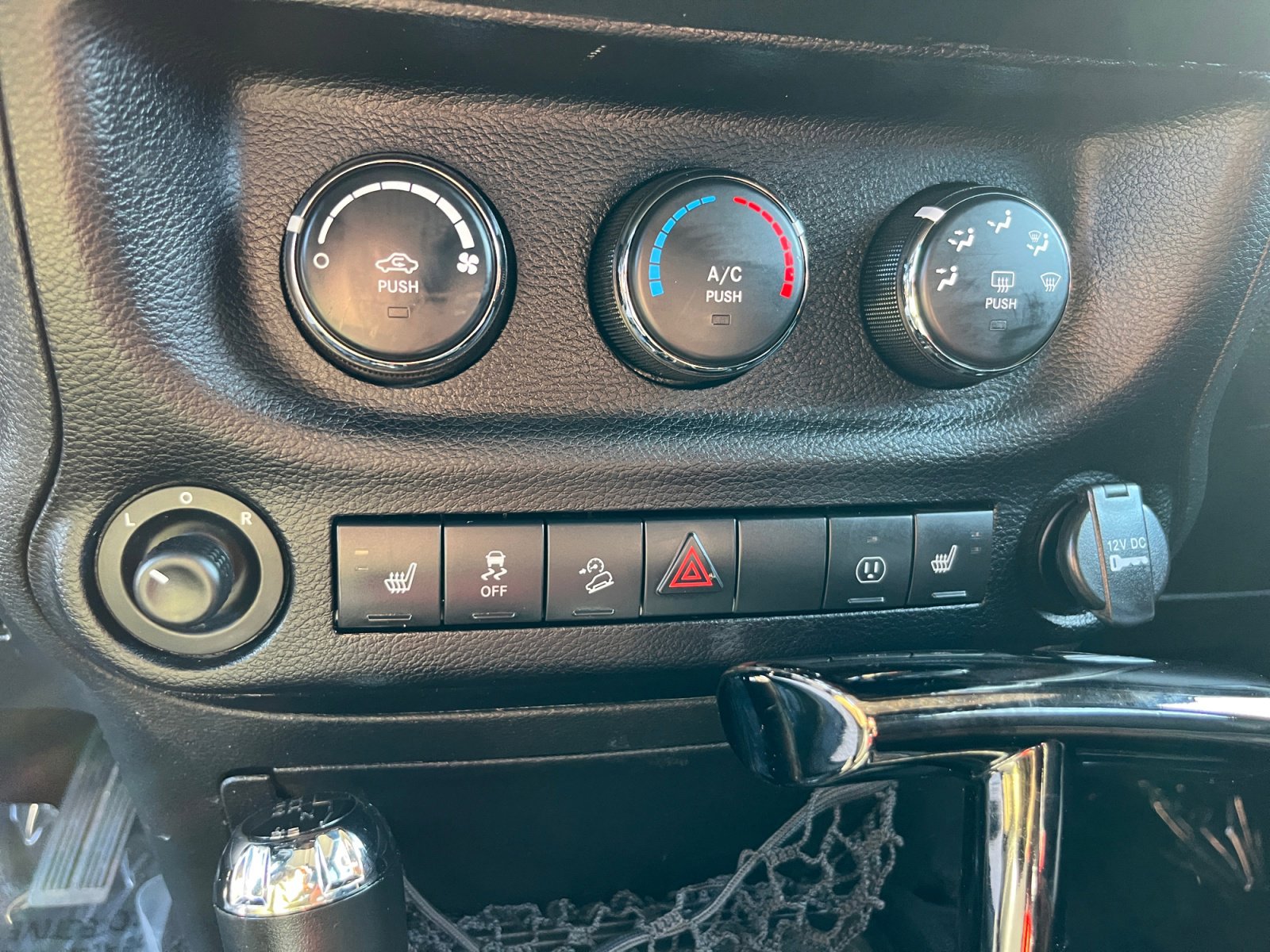 Used 2013 Jeep Wrangler Freedom Edition image 31