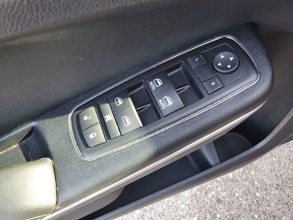 Used 2014 Chrysler 300 w/ Driver Convenience Group image 14