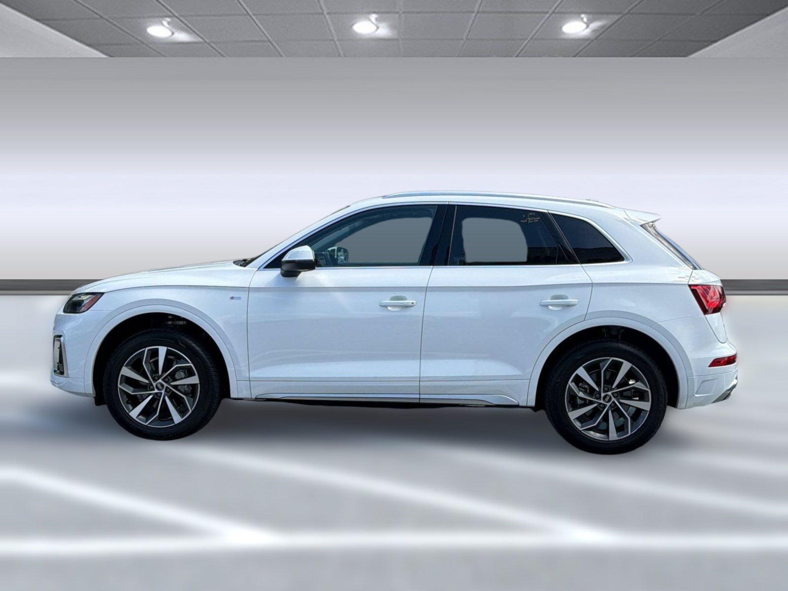 Used 2023 Audi Q5 2.0T Premium Plus w/ Premium Plus Package AWD/4WD image 2