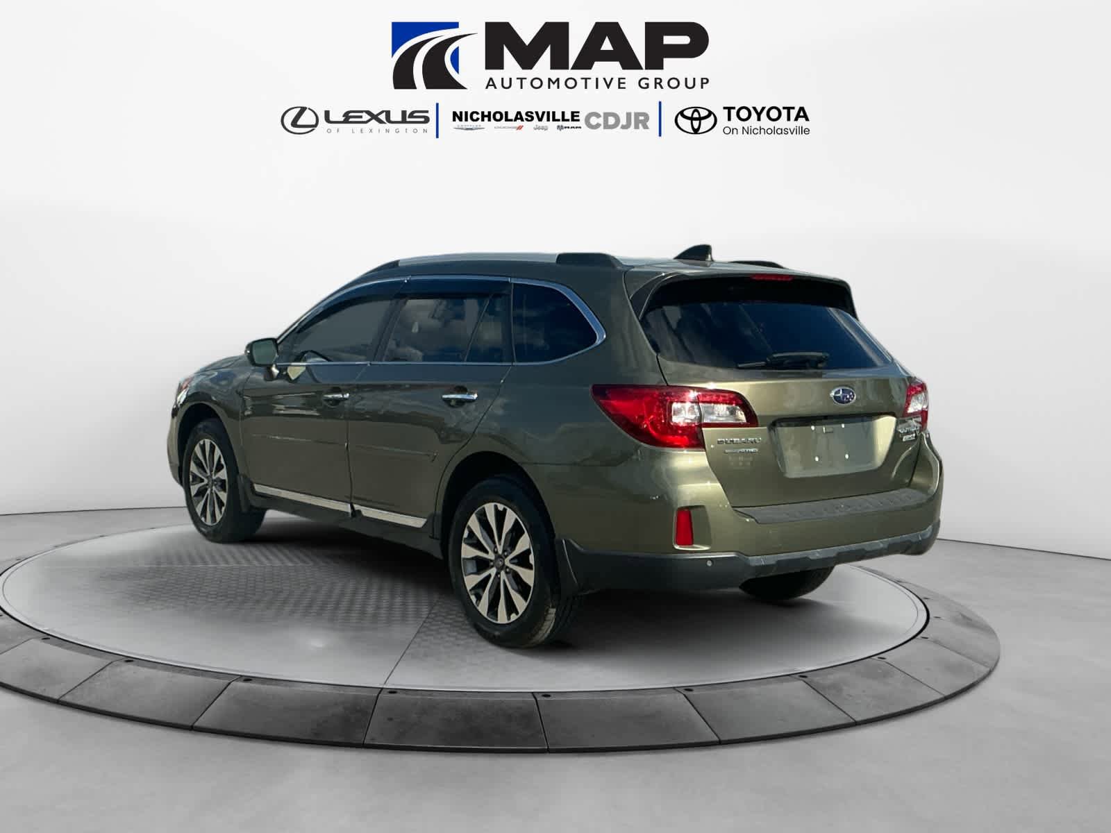 Used 2017 Subaru Outback 2.5i Touring w/ Popular Package #5A AWD/4WD image 3
