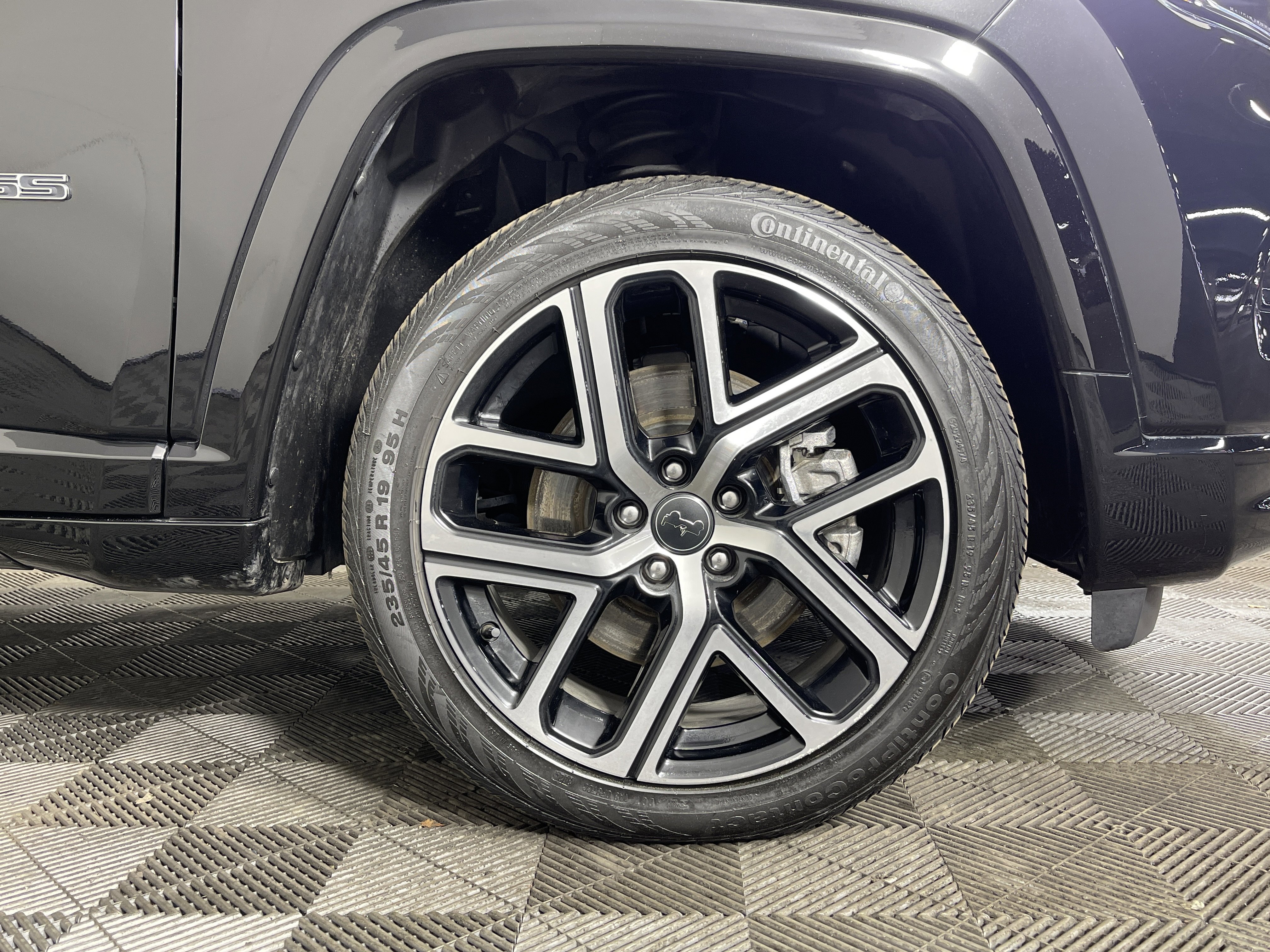 Used 2025 Jeep Compass Limited w/ Elite Group image 7