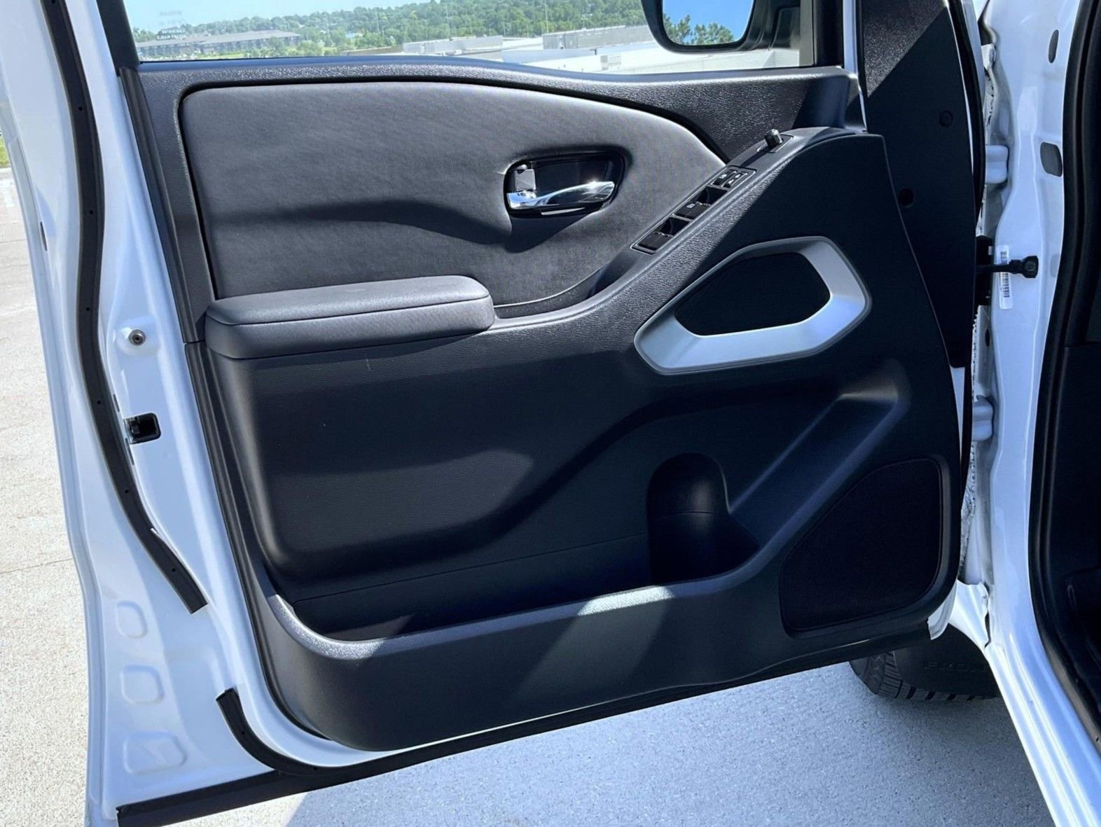 Used 2022 Nissan Frontier SV image 9