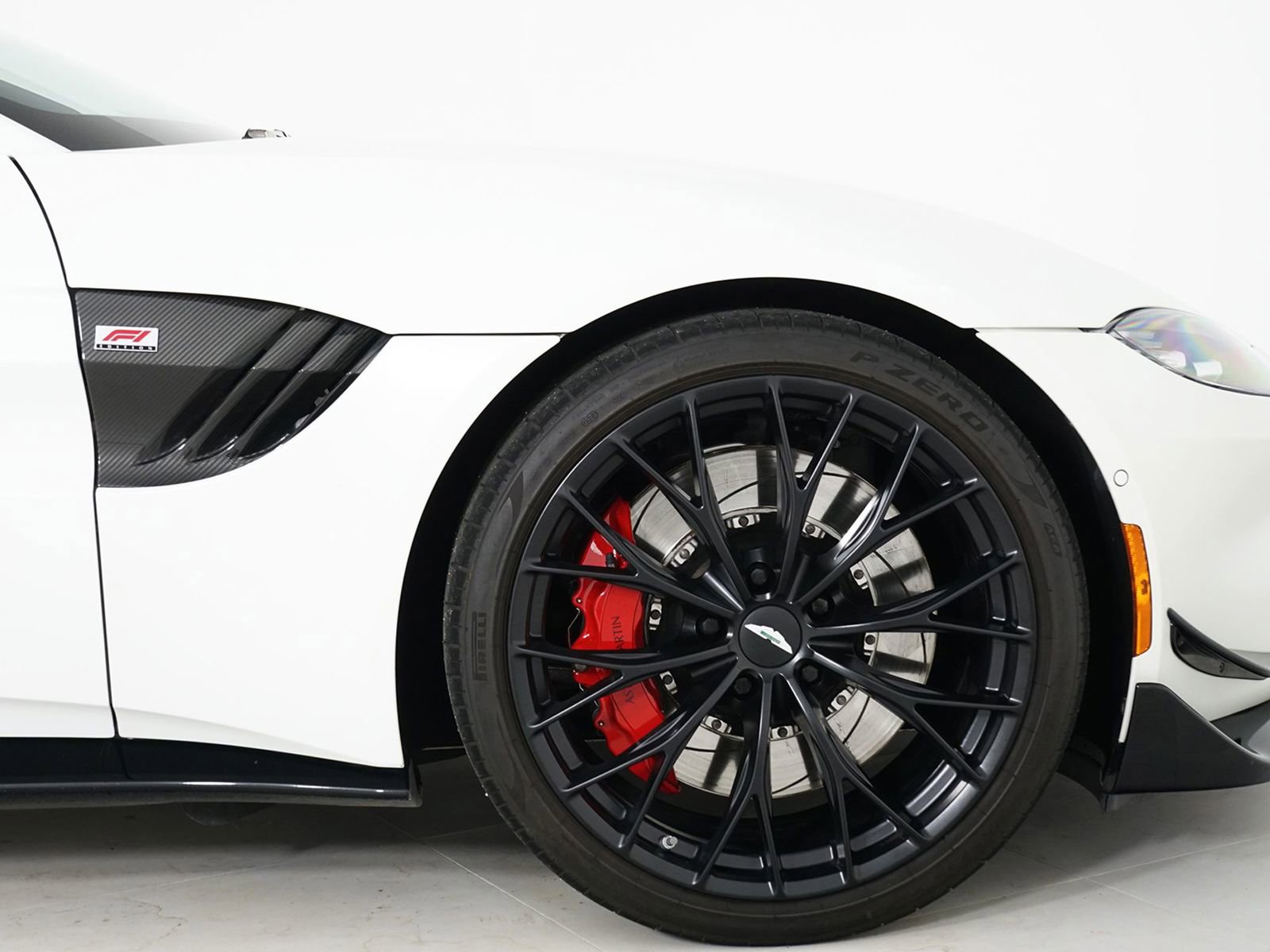 Used 2023 Aston Martin V8 Vantage Coupe RWD image 16
