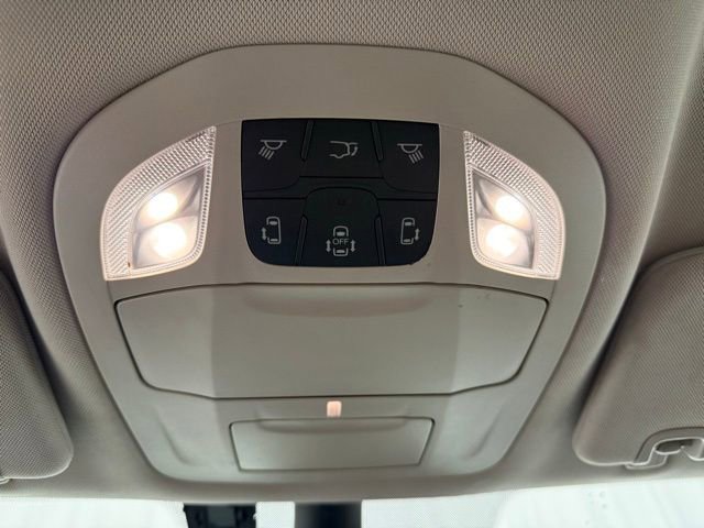 Used 2024 Chrysler Pacifica Select image 19