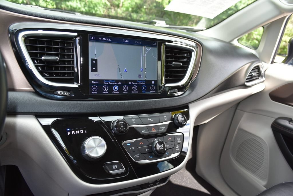 Used 2019 Chrysler Pacifica Touring-L Plus FWD image 22