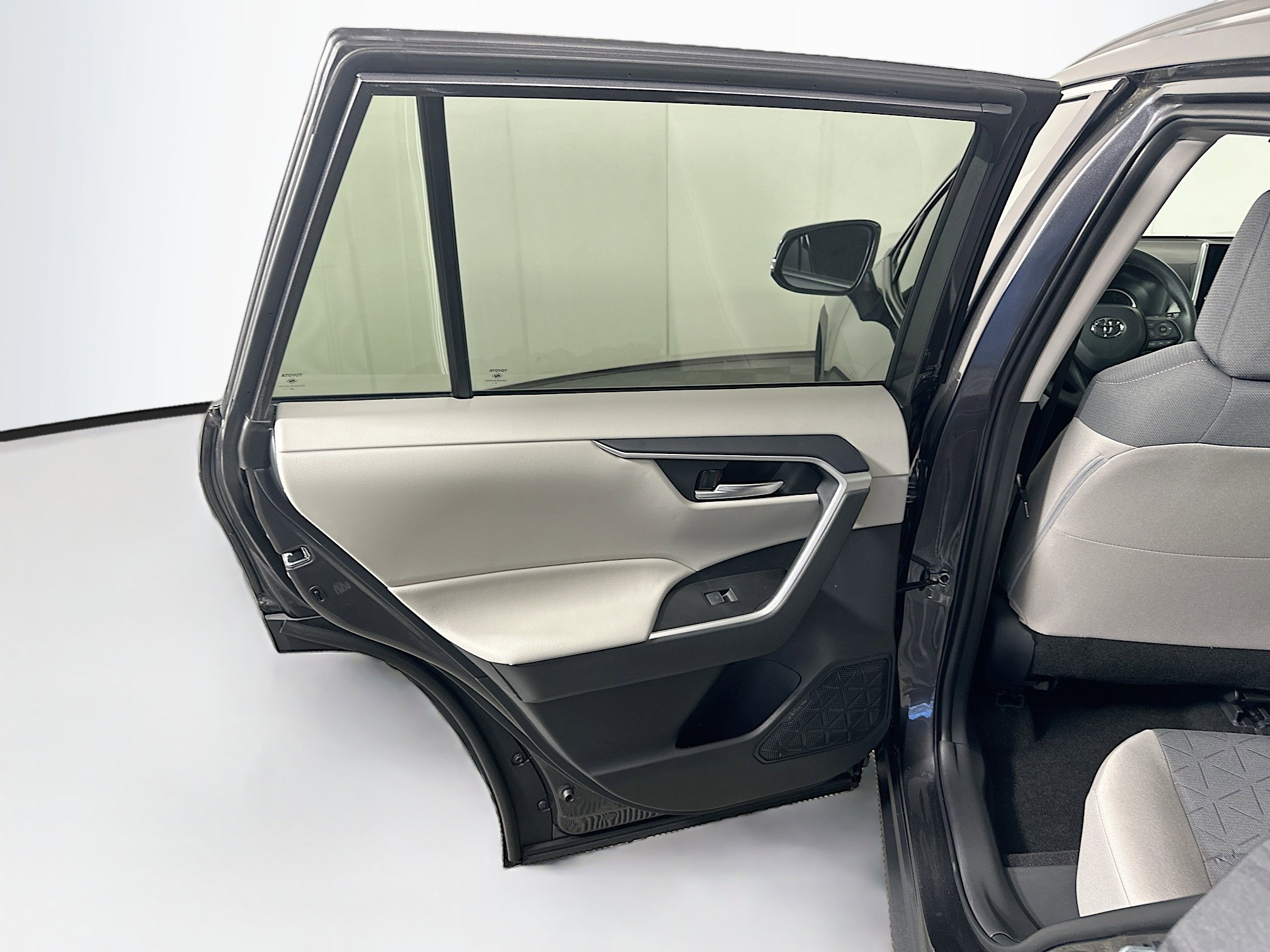 Used 2025 Toyota RAV4 XLE w/ Convenience Package FWD image 26