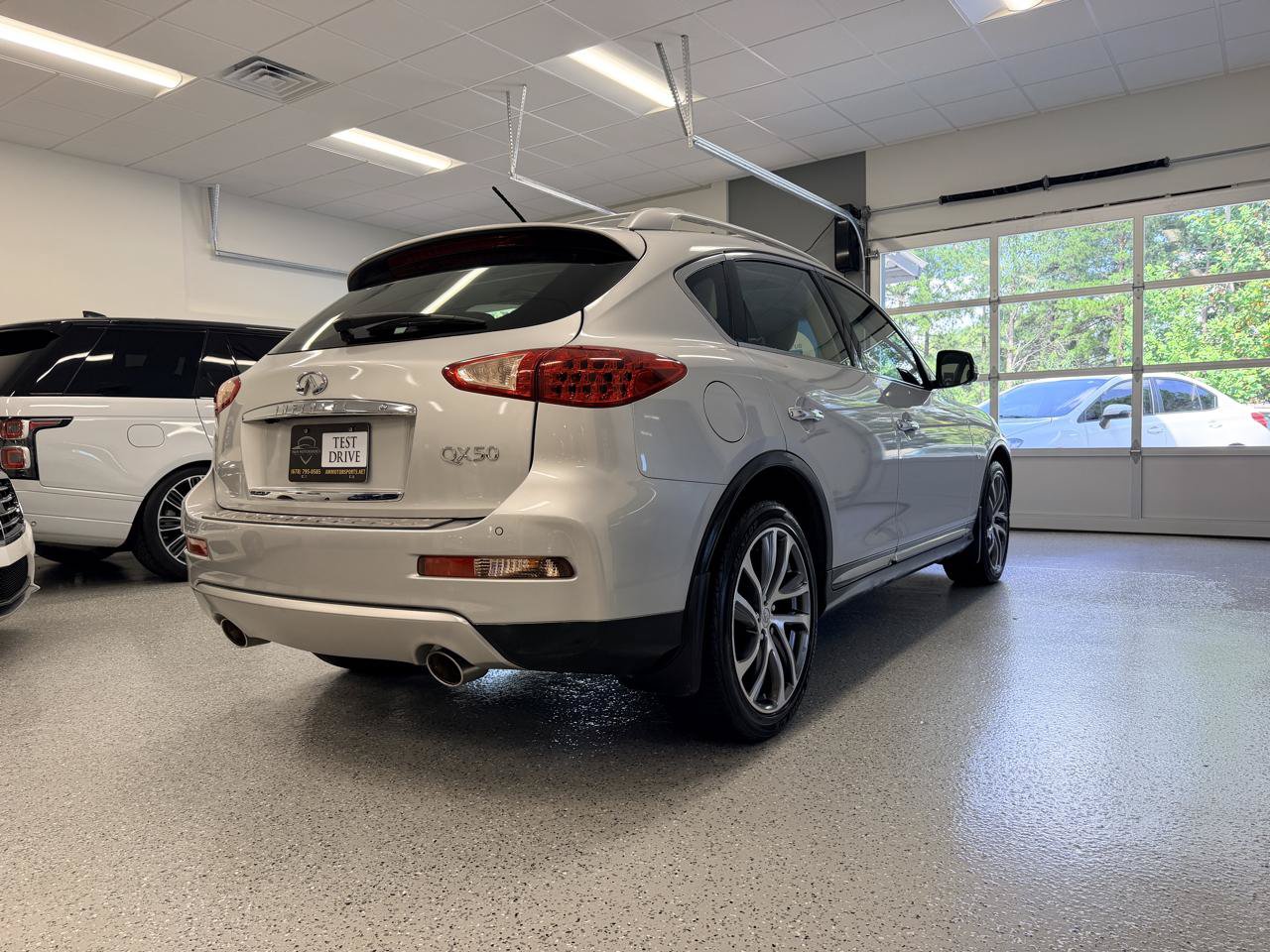 Used 2017 INFINITI QX50 2WD w/ Premium Plus Package image 8