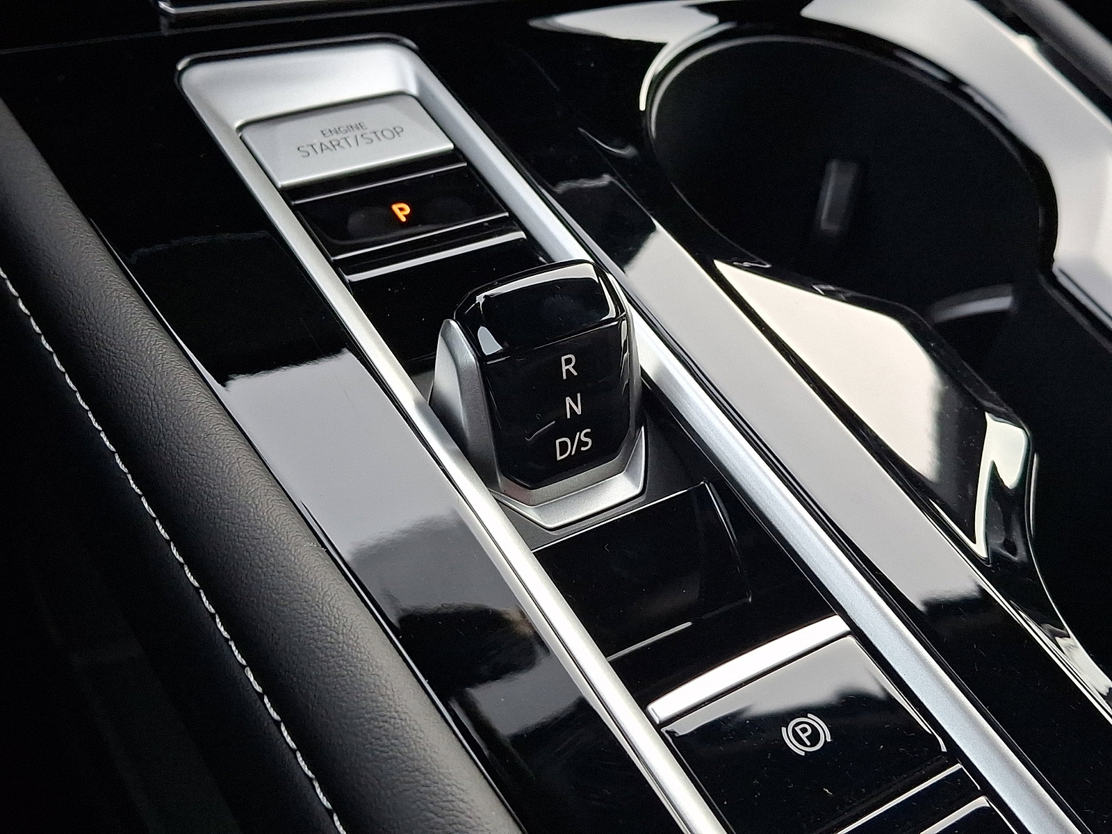 New 2026 Volkswagen Atlas Cross Sport SEL Premium R-Line image 8