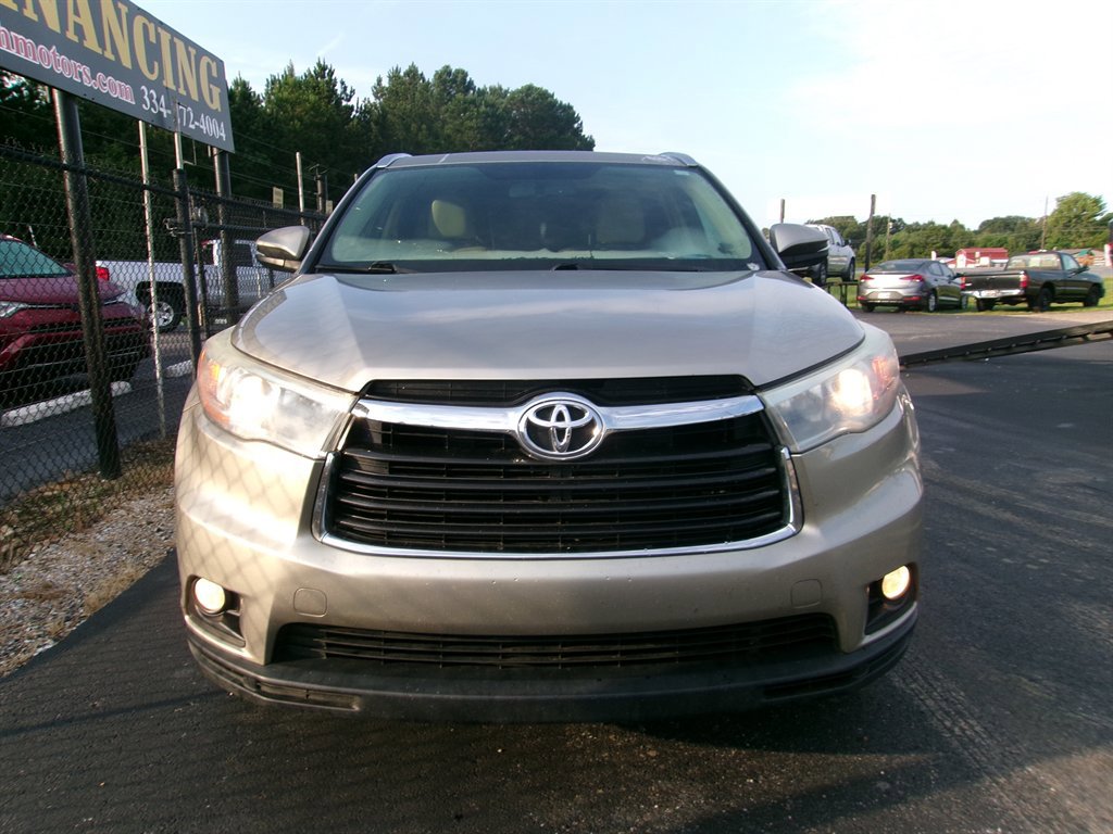 Used 2016 Toyota Highlander XLE image 4