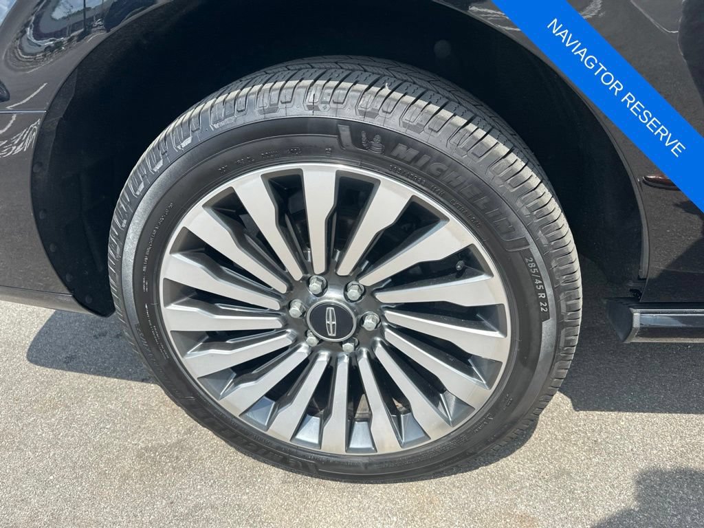 Used 2018 Lincoln Navigator Reserve w/ Technology Package AWD/4WD image 36