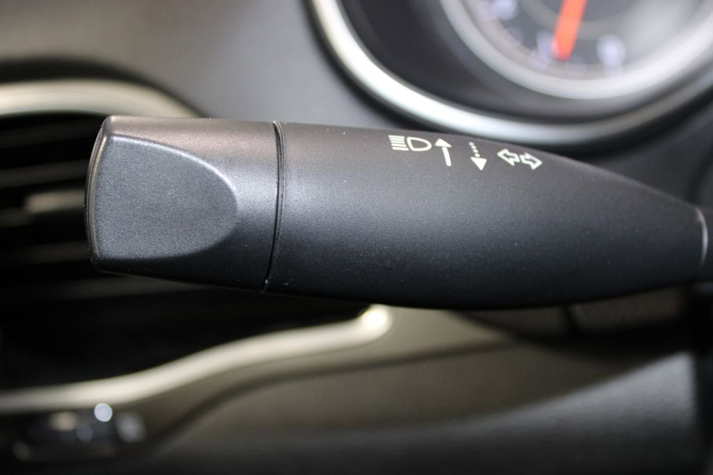 Used 2019 Jeep Cherokee Limited AWD/4WD image 38