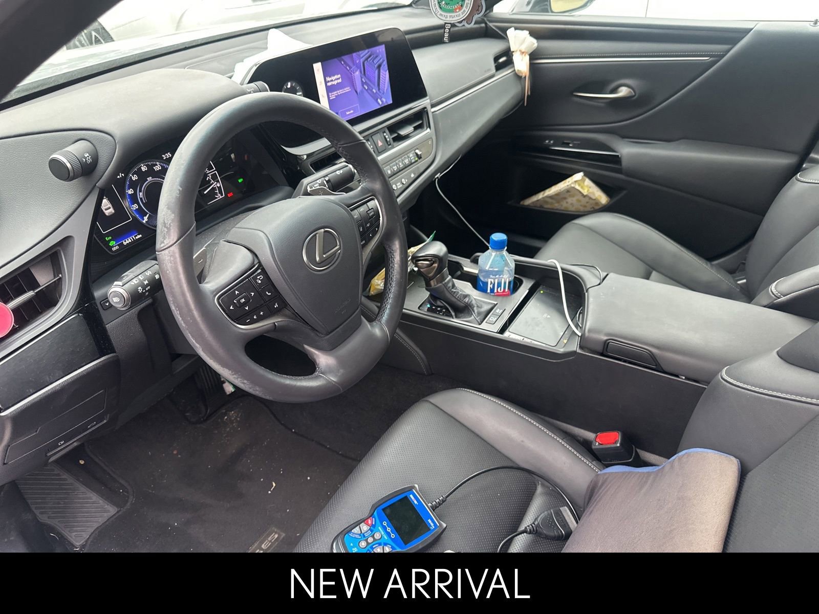Used 2023 Lexus ES 300h w/ Premium Package image 3