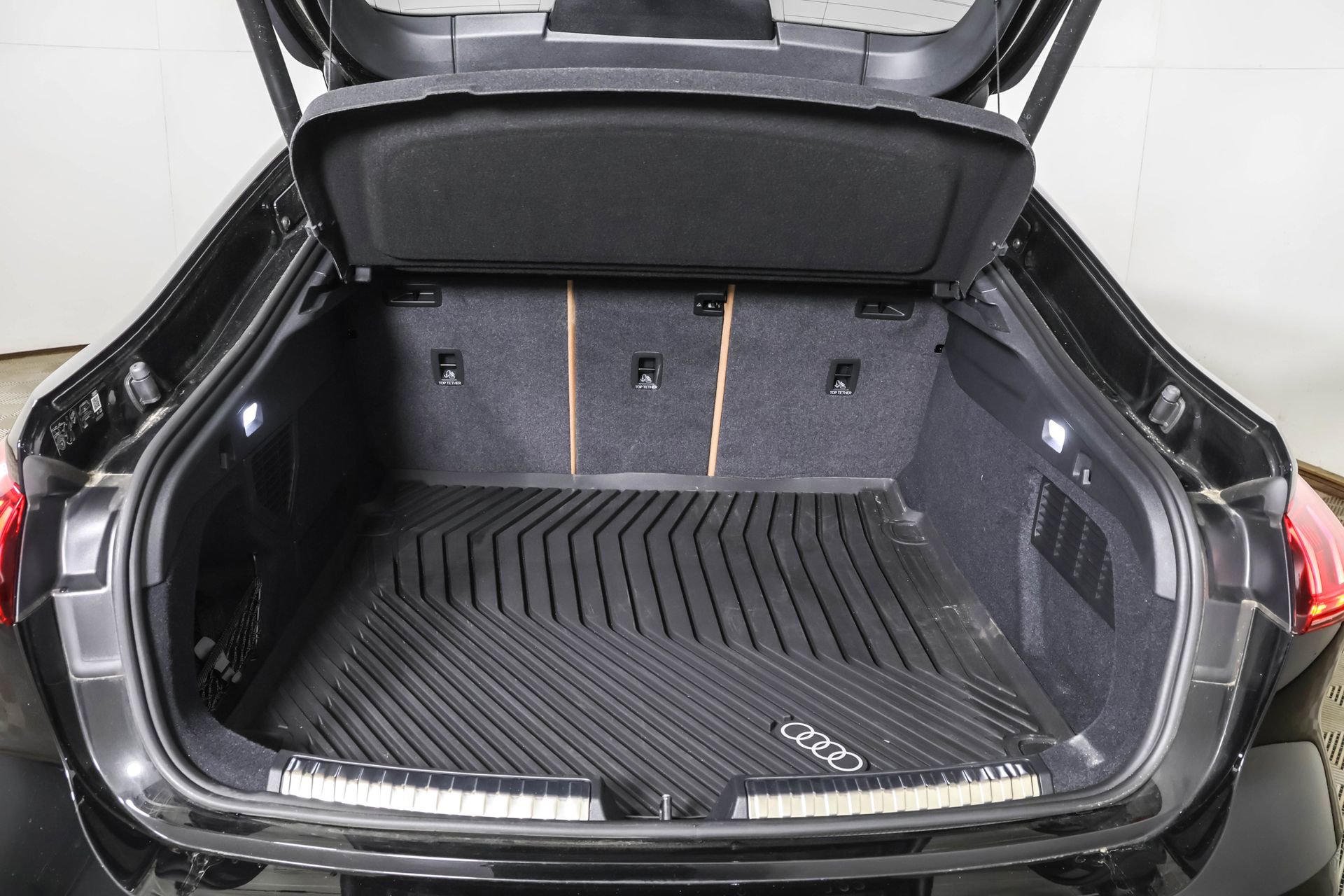 Used 2025 Audi A5 2.0T Premium w/ Convenience Package AWD/4WD image 40
