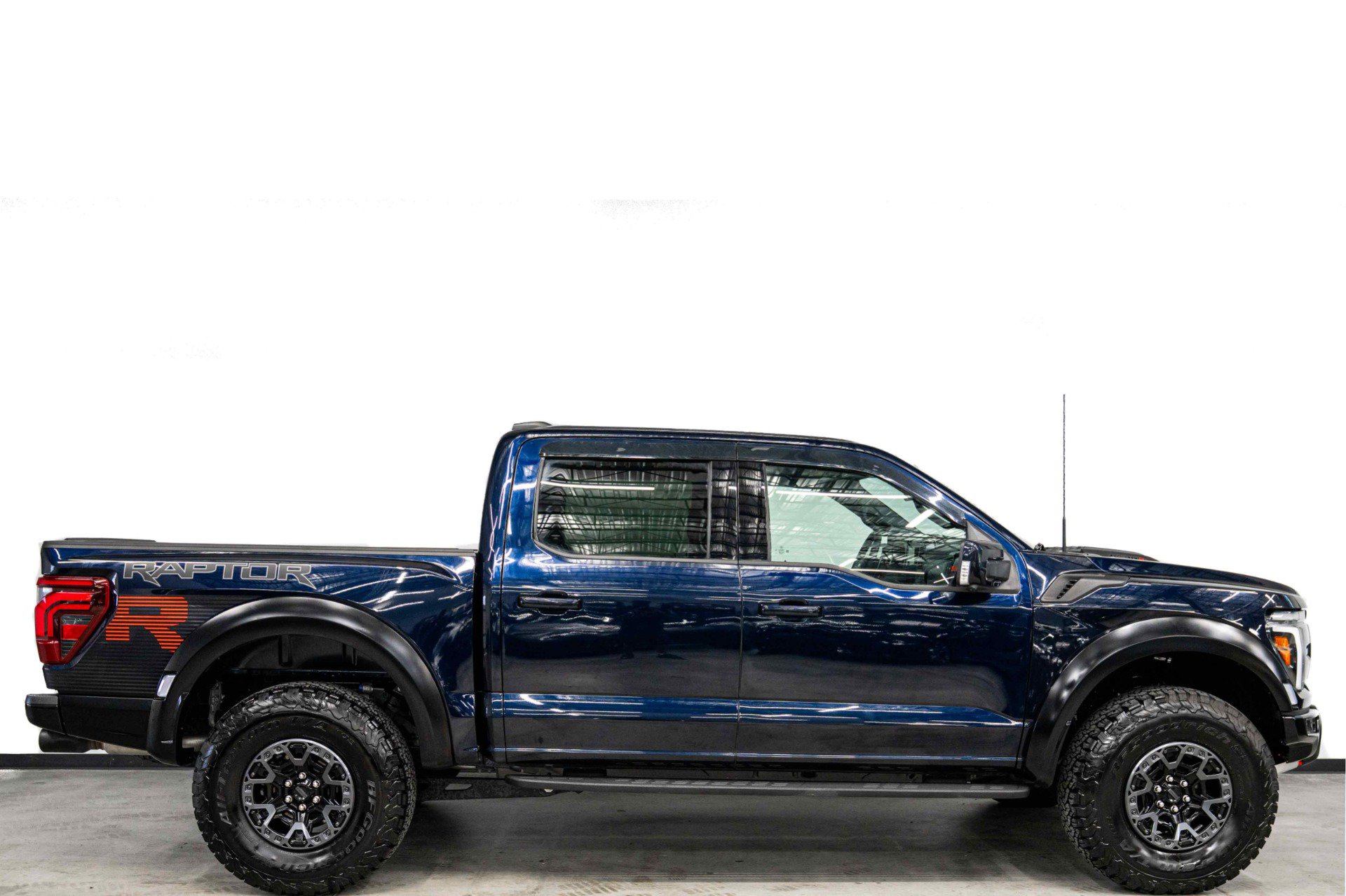 Used 2025 Ford F150 Raptor w/ Equipment Group 803A Raptor R AWD/4WD image 2