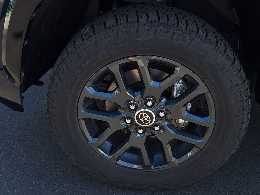 Used 2022 Toyota Tundra Platinum AWD/4WD image 38