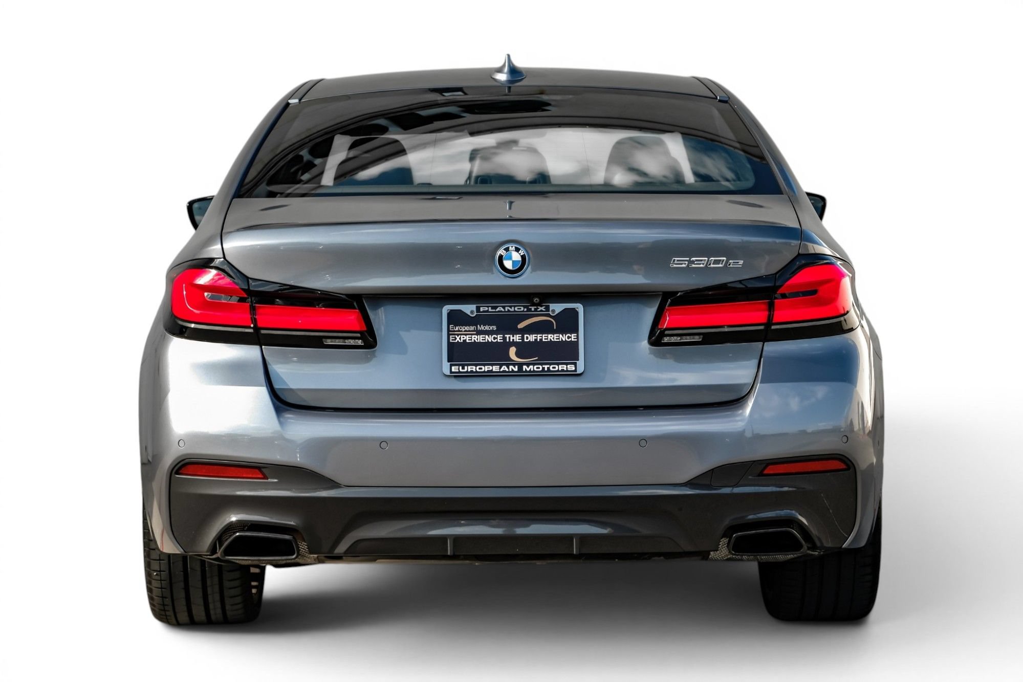 Used 2022 BMW 530e w/ M Sport Package RWD image 9
