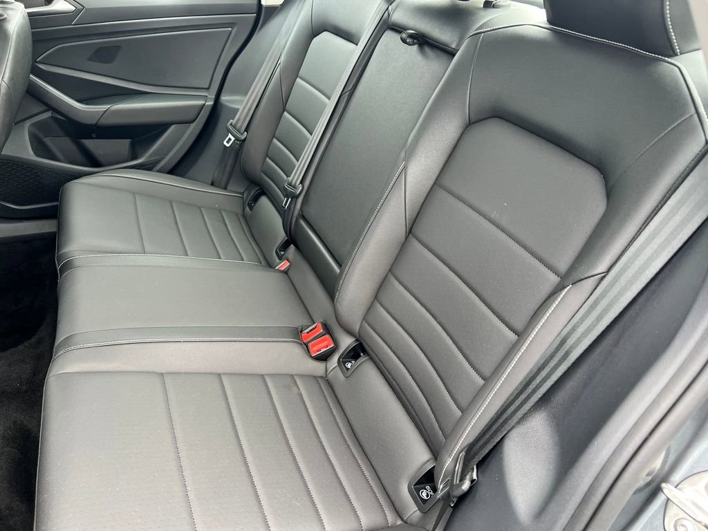 Used 2024 Volkswagen Jetta SE image 12