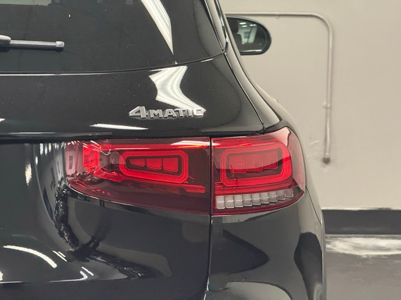 Used 2023 Mercedes-Benz GLB 250 4MATIC image 11