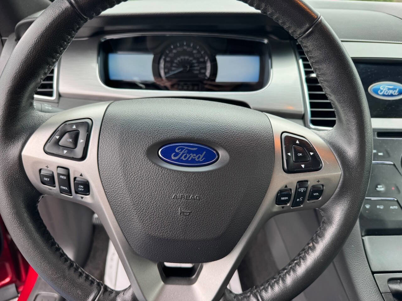 Used 2017 Ford Taurus SEL w/ Equipment Group 201A image 9