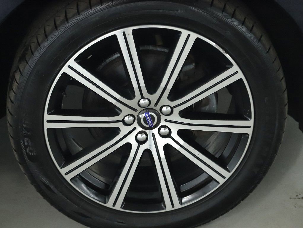 Used 2017 Volvo XC60 T6 Inscription w/ Climate Package image 10