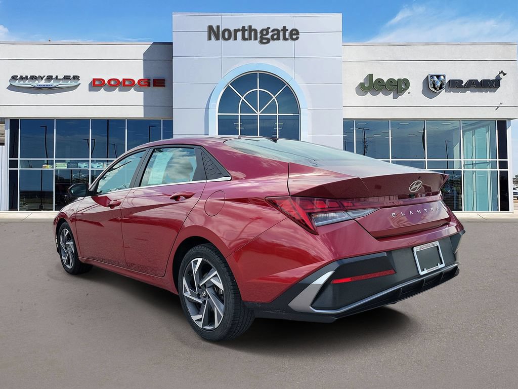 Used 2025 Hyundai Elantra SEL FWD image 3