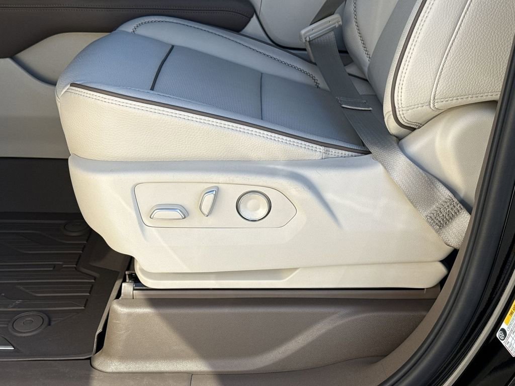 New 2026 GMC Yukon XL Denali w/ Sun & Power Step Package image 13