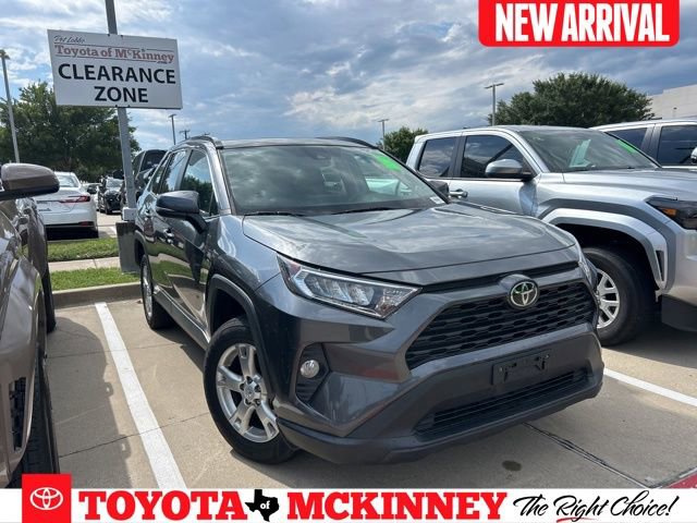 Used 2020 Toyota RAV4 XLE w/ Convenience Package FWD image 1