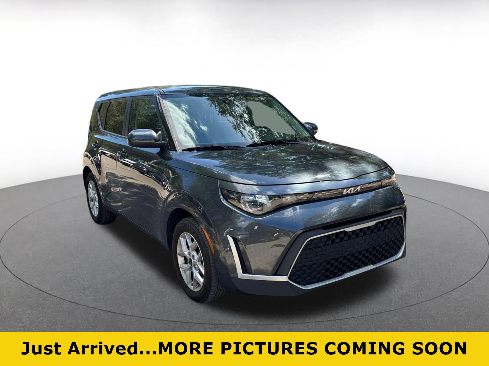 Used 2025 Kia Soul LX w/ LX Technology Package FWD image 1