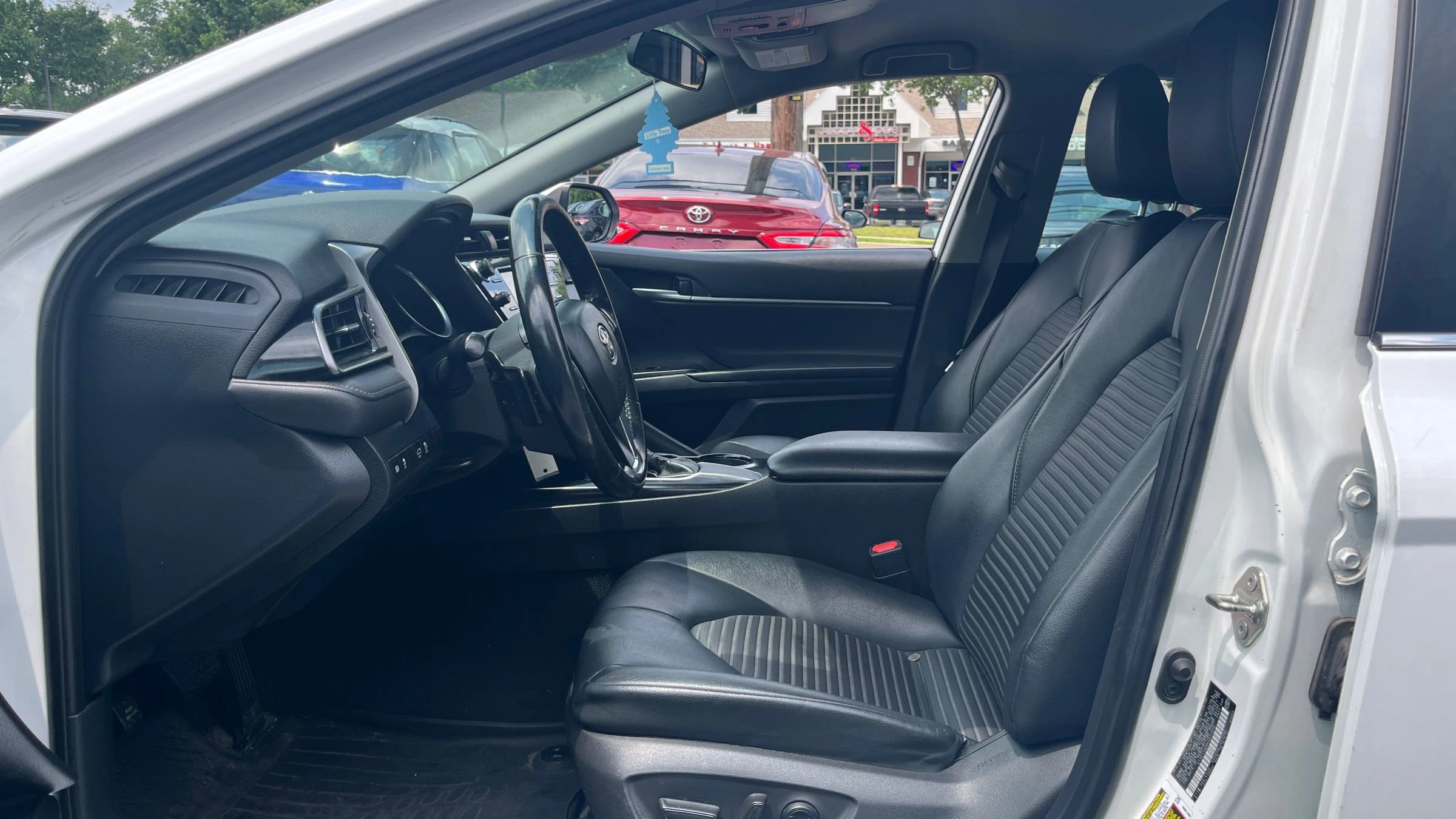 Used 2019 Toyota Camry SE image 9