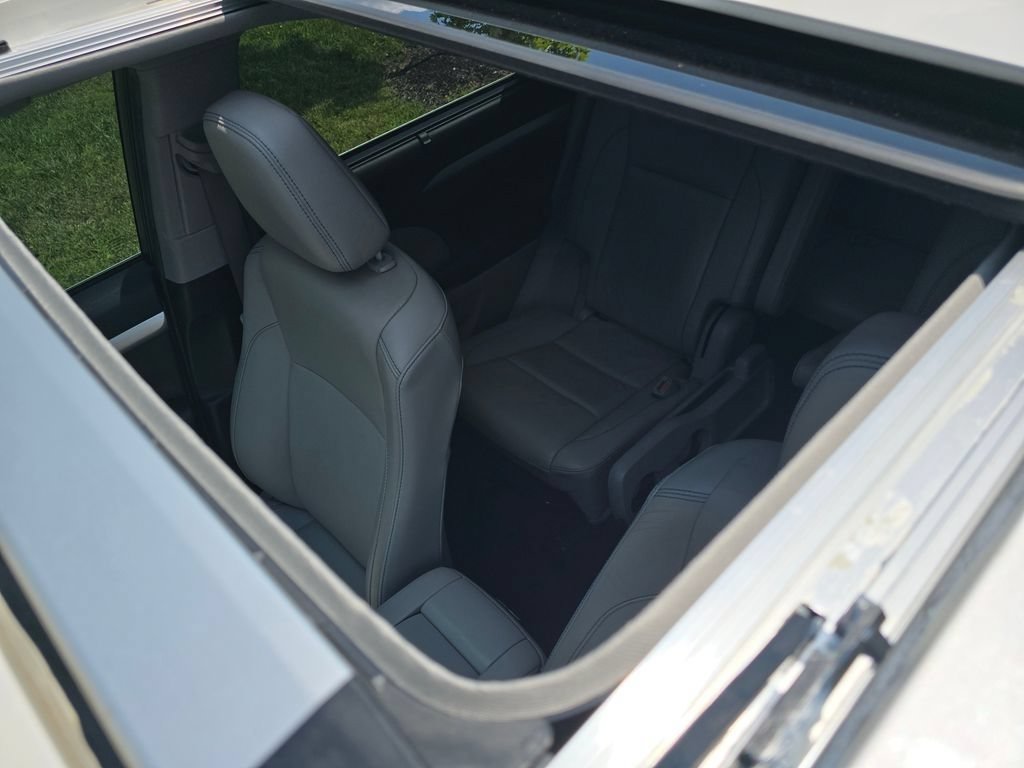 Used 2019 Toyota Highlander XLE AWD/4WD image 8