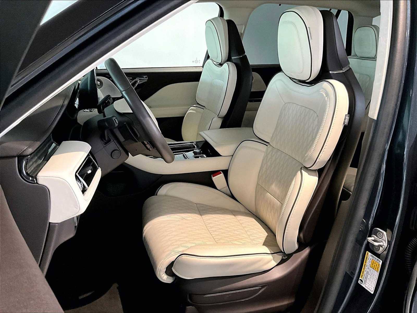 Used 2024 Lincoln Aviator Black Label AWD/4WD image 8