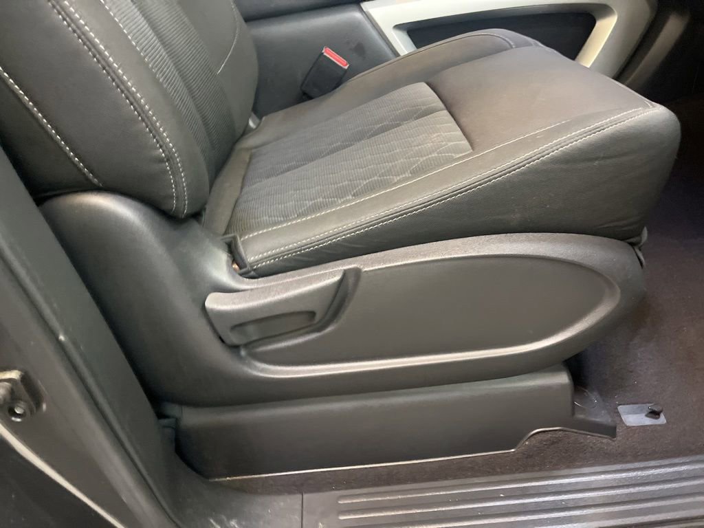 Used 2017 Nissan Titan SV AWD/4WD image 28