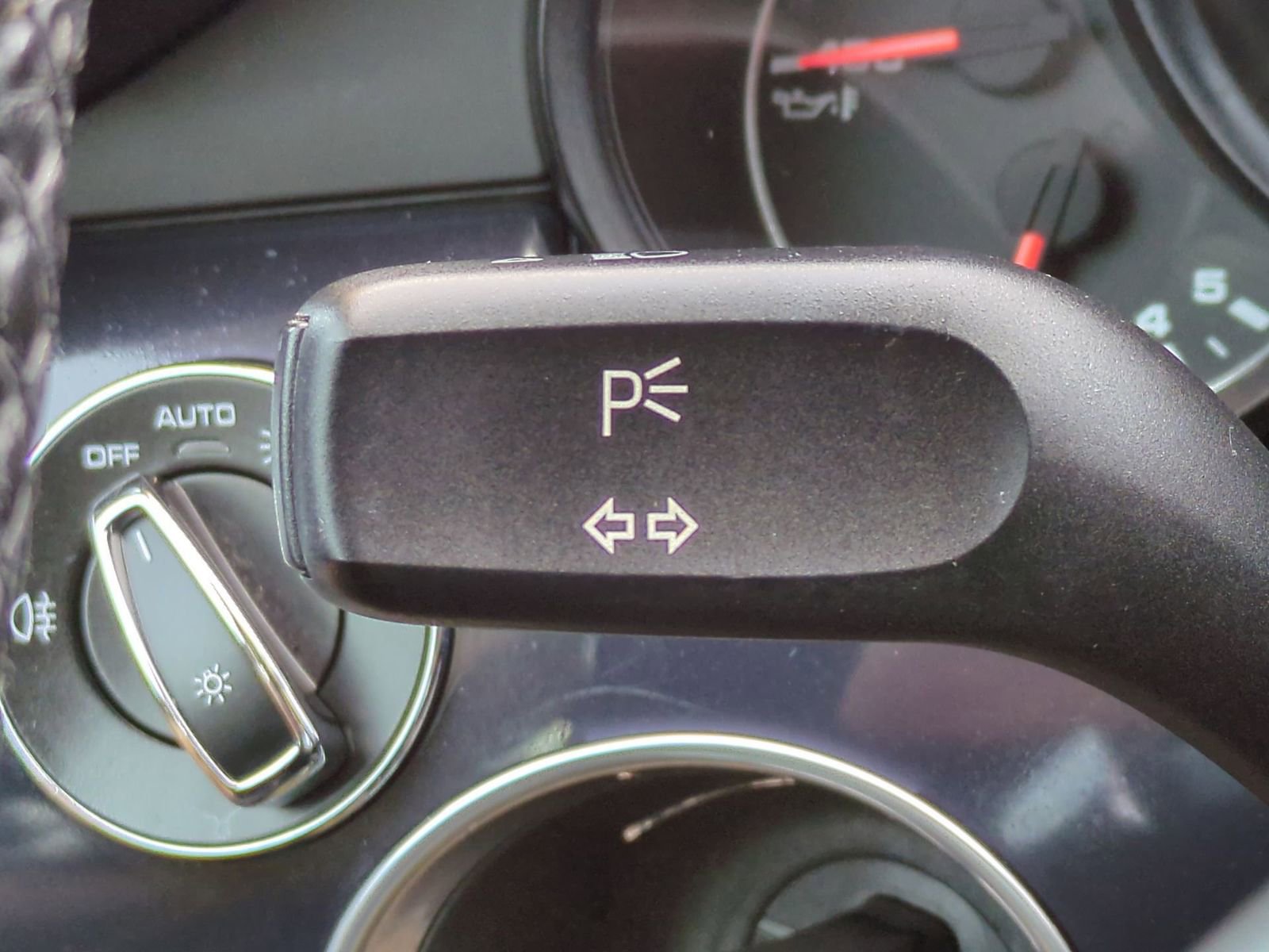 Used 2016 Porsche Panamera 4S image 33