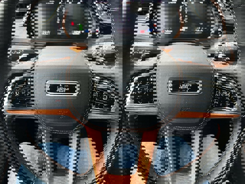 Used 2023 Jeep Grand Cherokee L Summit image 27