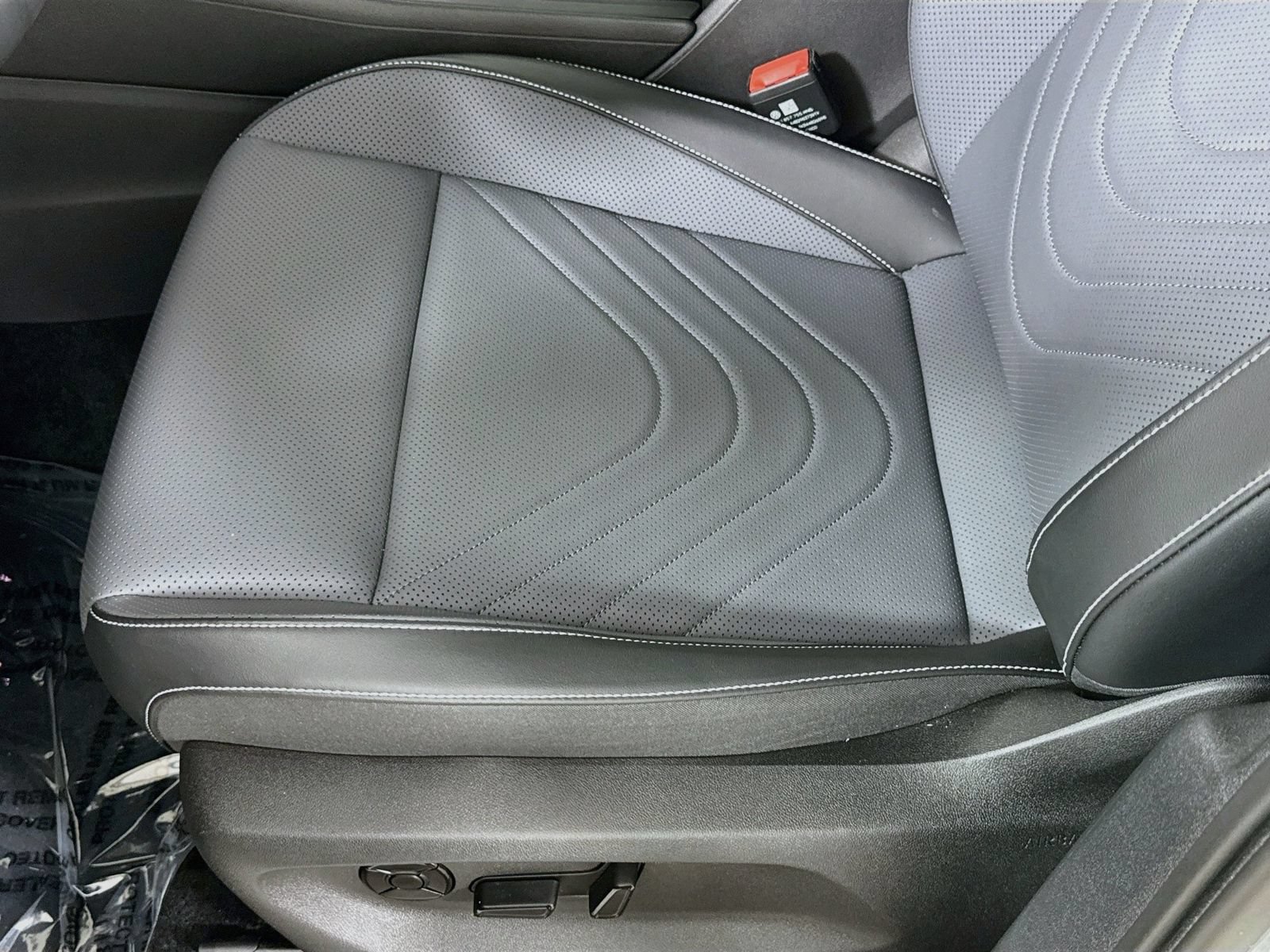 Certified 2025 Volkswagen Tiguan SE AWD/4WD image 12