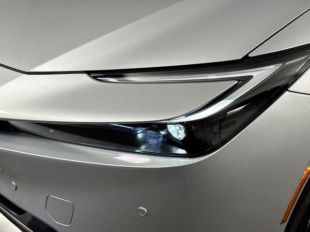 Used 2025 Toyota Prius Plug-In Hybrid image 3
