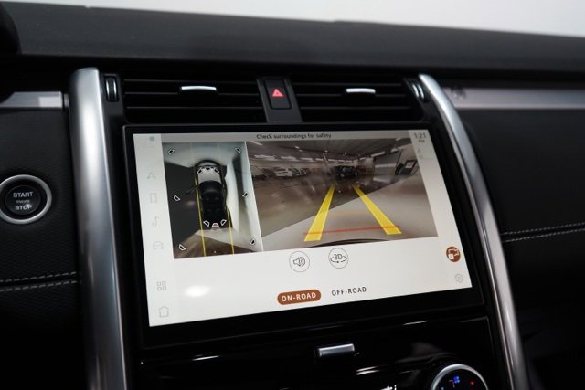 Used 2024 Land Rover Discovery Dynamic SE image 25