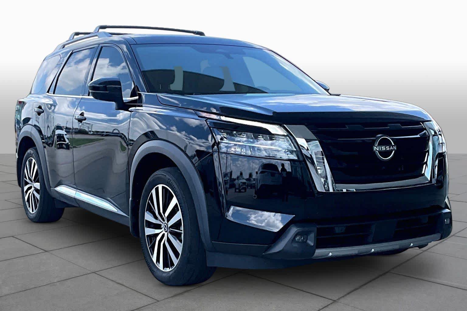 Used 2023 Nissan Pathfinder Platinum w/ Cargo Package AWD/4WD image 3